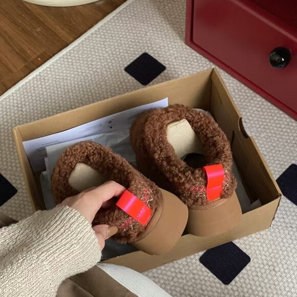 UGG TAZZ BRAID PLATFORM SHEEP FUR SLIPPER - Picture 4 of 9